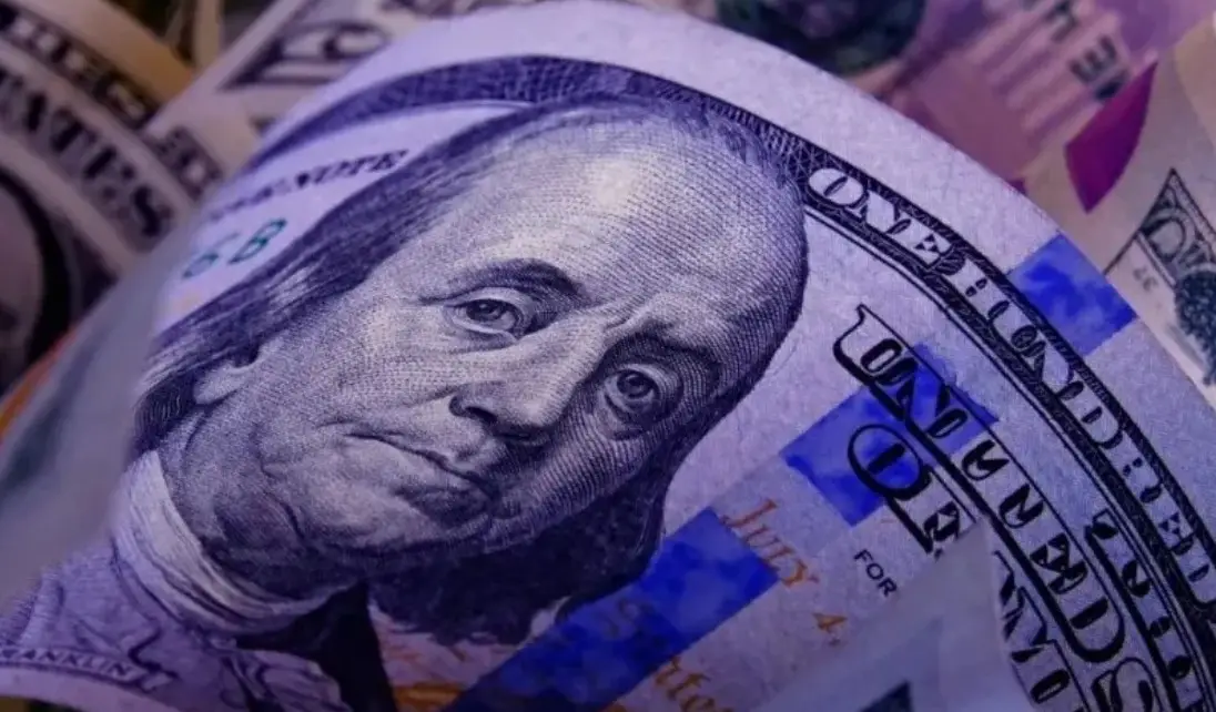El dólar blue alcanzó los $1.300: qué factores explican la suba