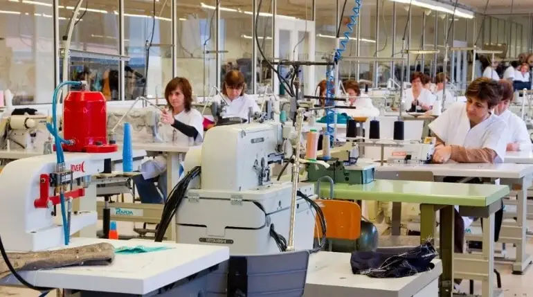 Alertan que la industria pierde nueve empleos por hora y agrava la informalidad