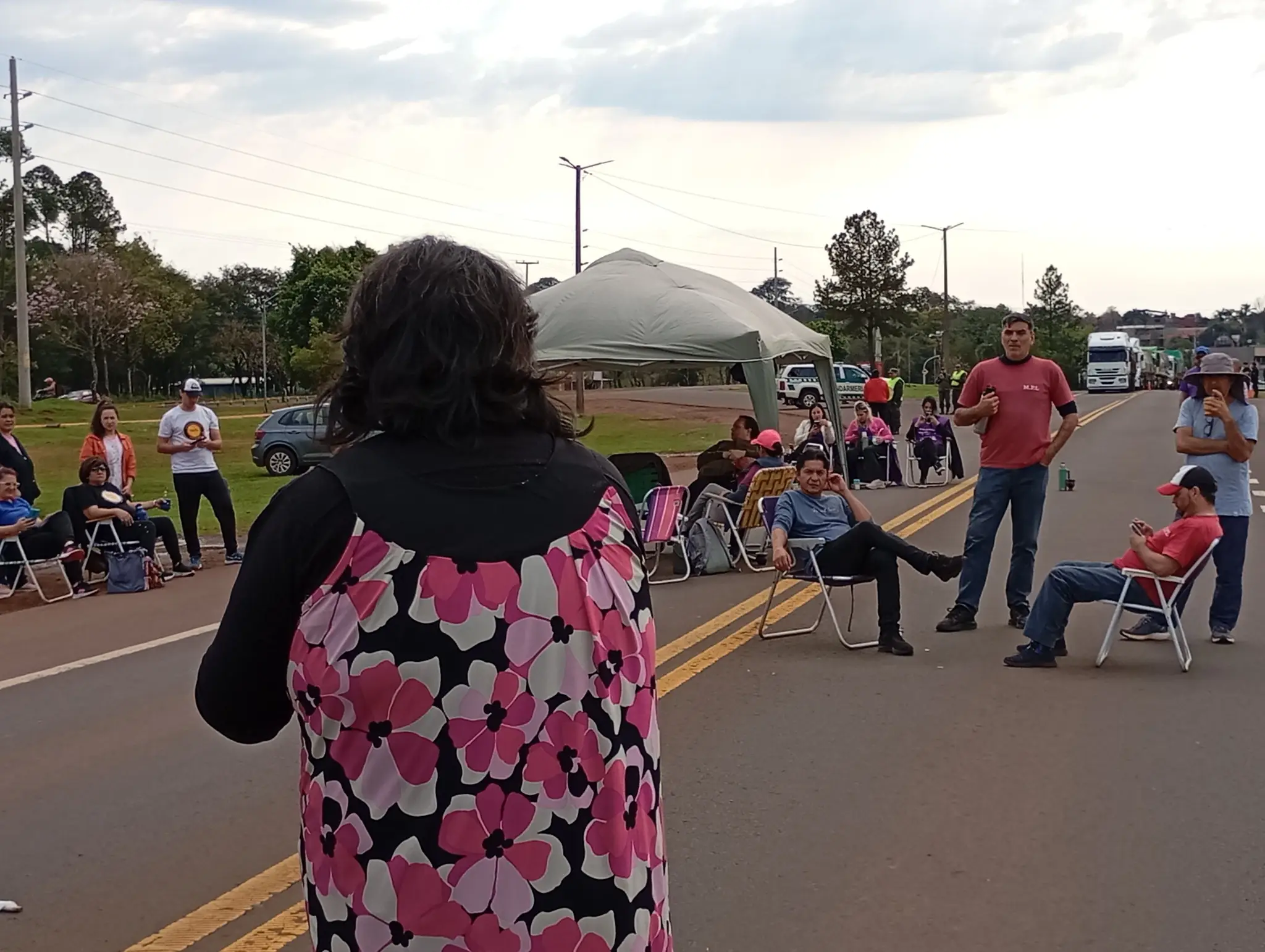 Docentes cortan la ruta 14, en reclamo de salarios dignos