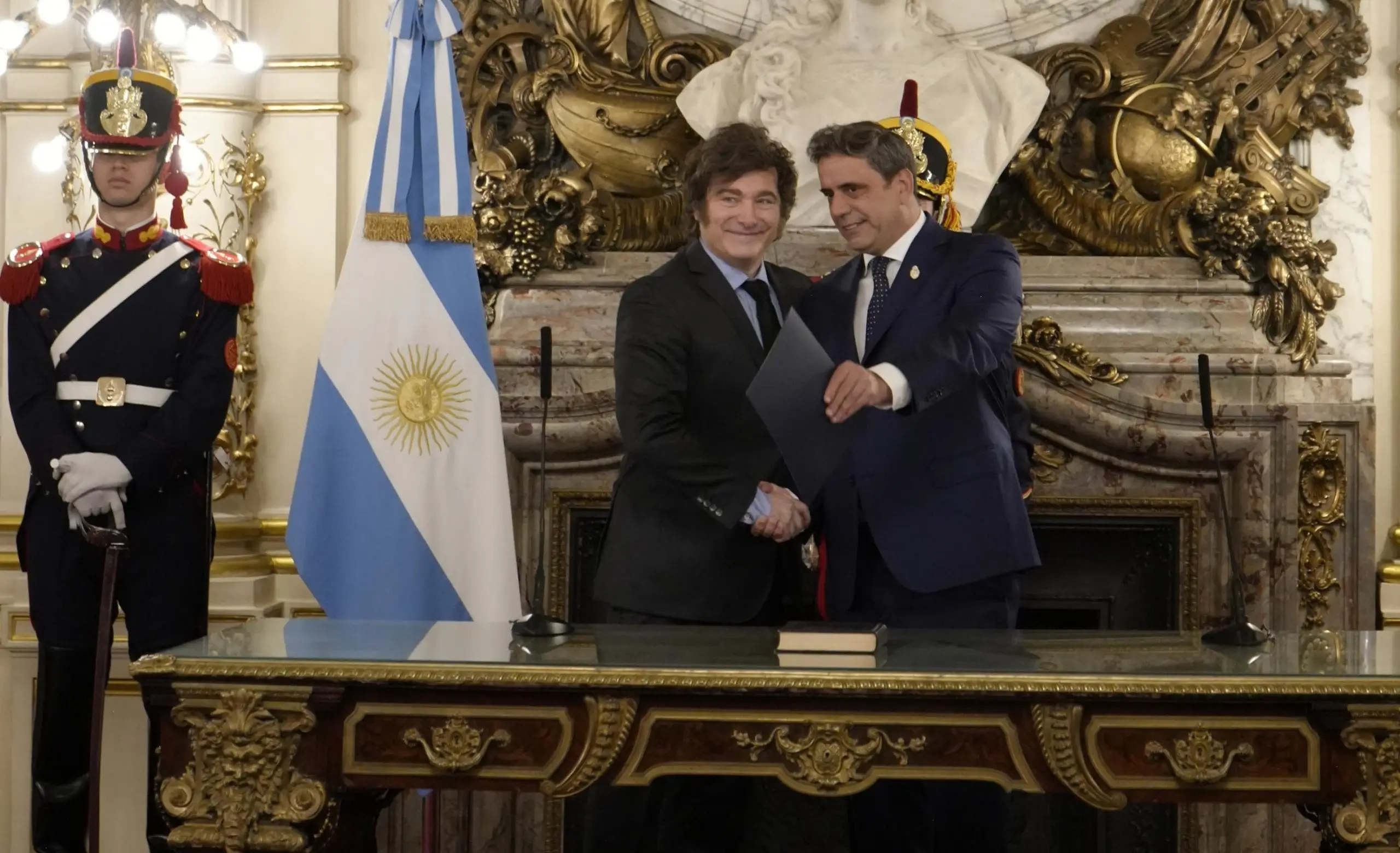 Milei nombró a Catalán en YPF con un sueldo de $140 millones