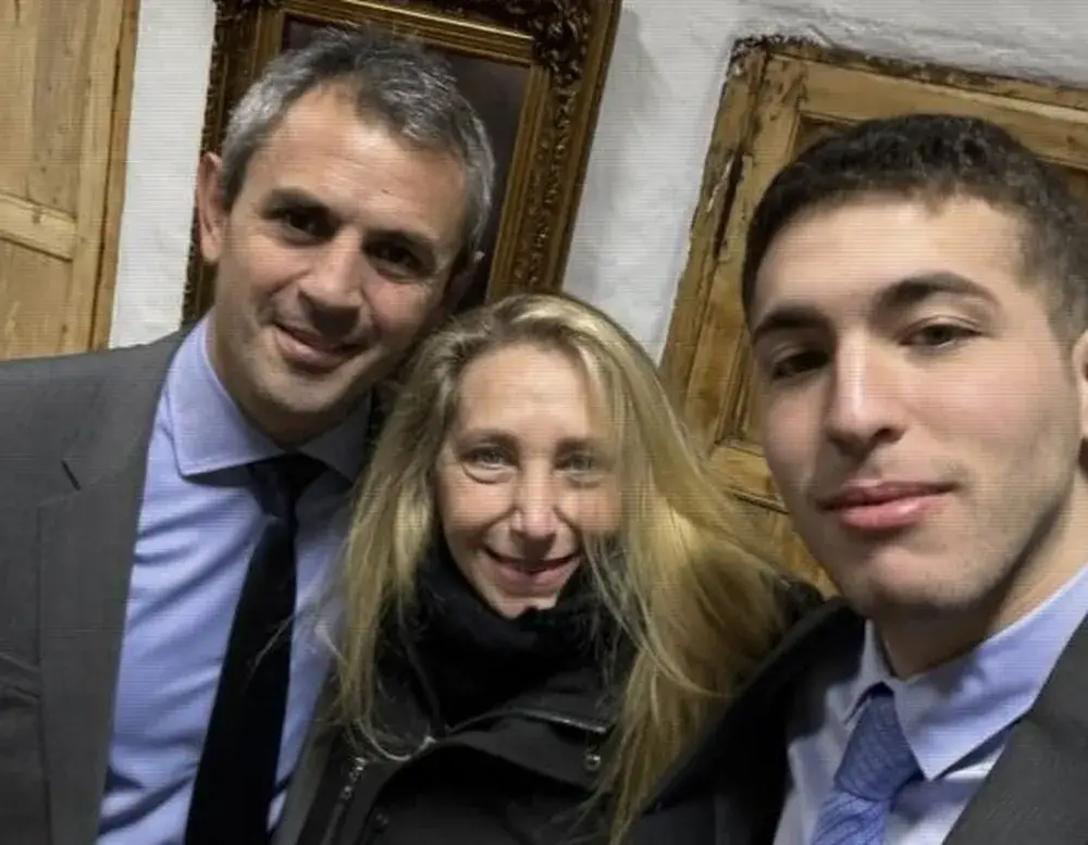 Menem otorgó un plus salarial de 20% a los jerárquicos