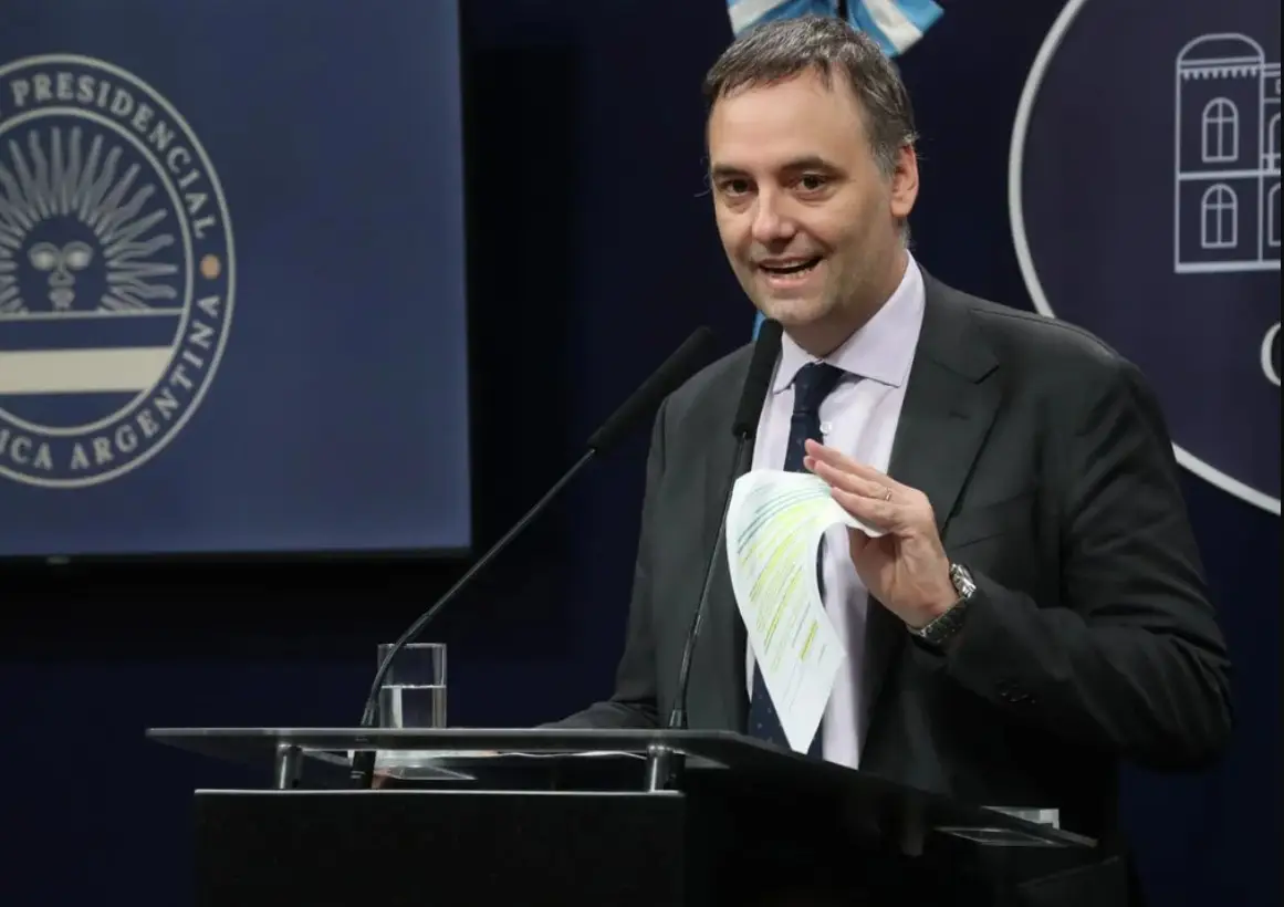 La Justicia archivó una de las causas contra Adorni