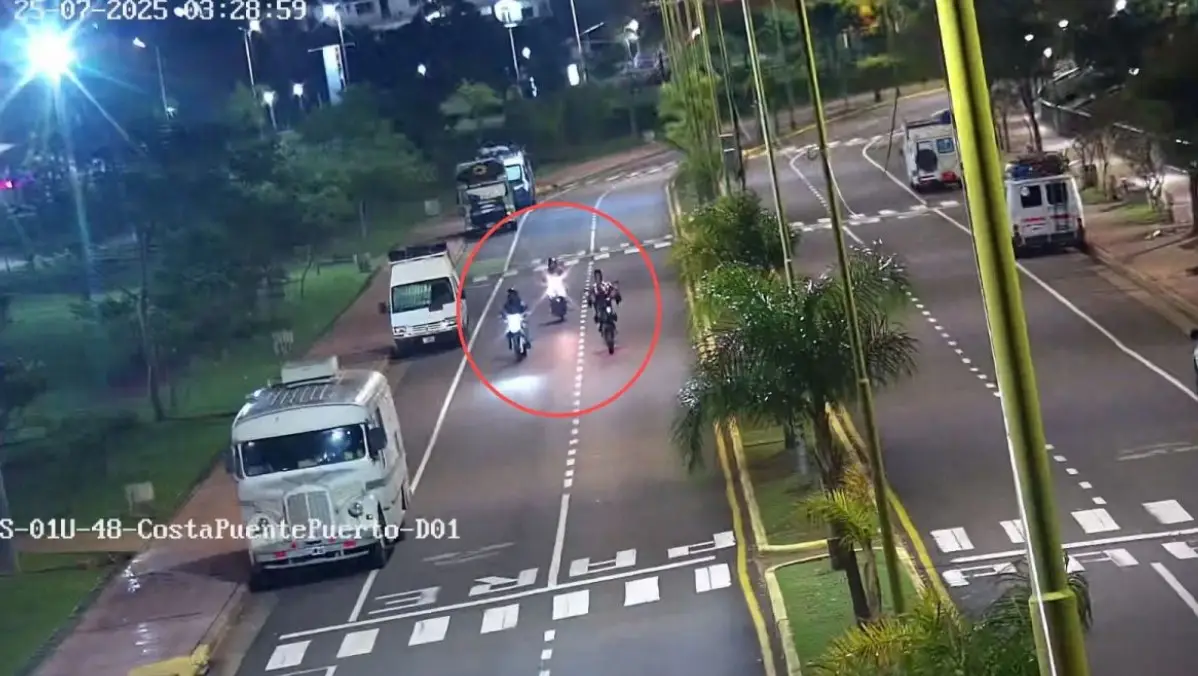 Motociclista detenido por realizar maniobras peligrosas y chocar en la Costanera