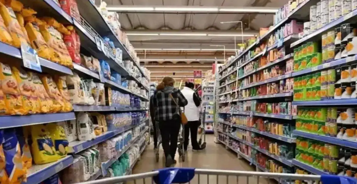 El consumo masivo bajó por tercer mes consecutivo