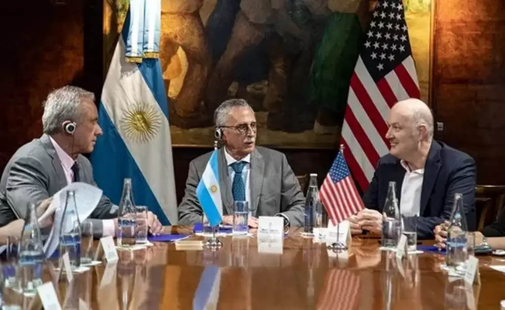 Sturzenegger culpó a la Anmat por las muertes del fentanilo