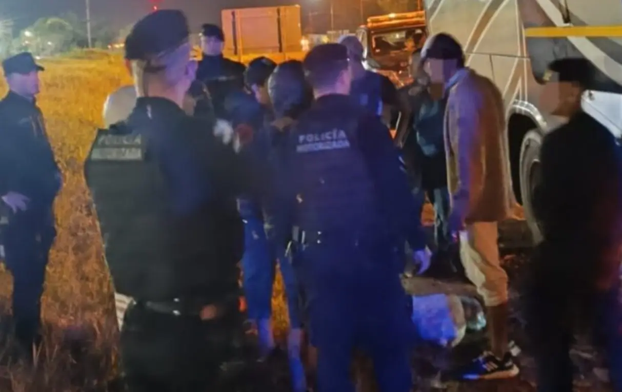 Jóvenes fueron demorados tras provocar disturbios en un colectivo