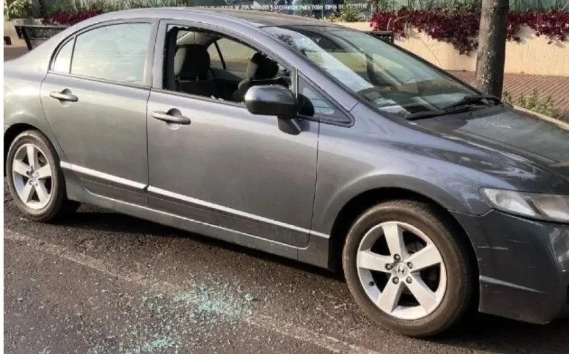 Rescataron a un bebé que estaba encerrado en un auto estacionado