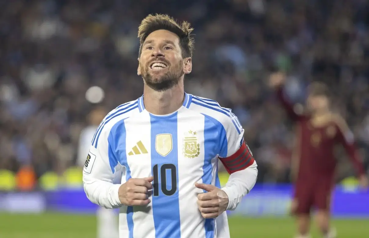 Messi llegó al país y se entrena por la tarde con la Selección