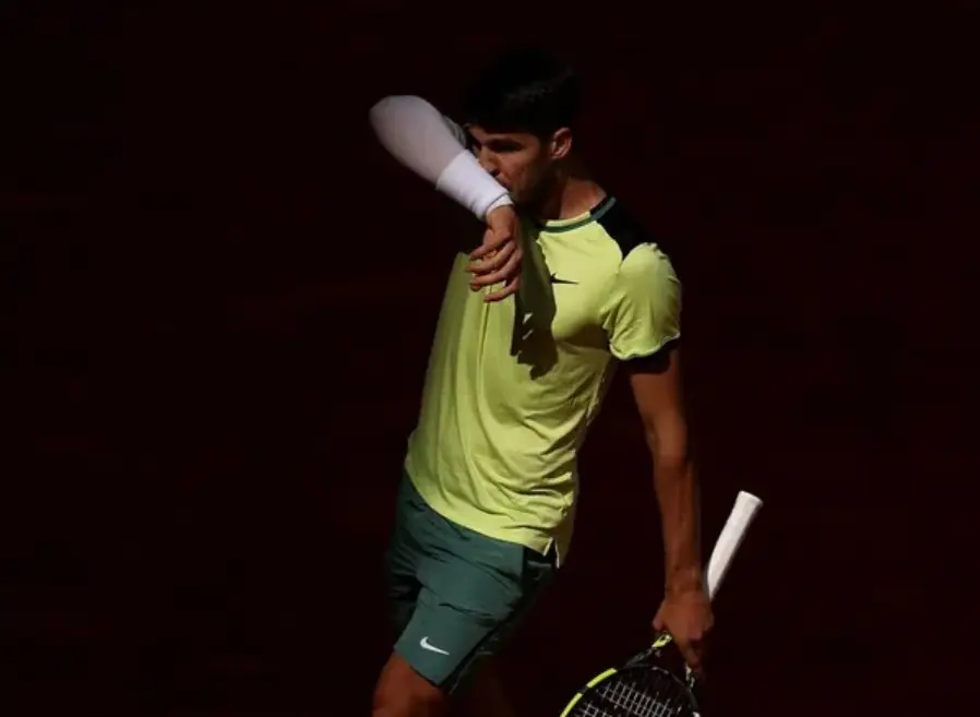 Alcaraz se baja de Roland Garros y no defenderá el título