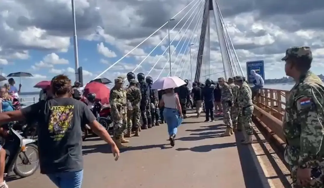 Protesta y corte de tránsito en el puente de Posadas-Encarnación