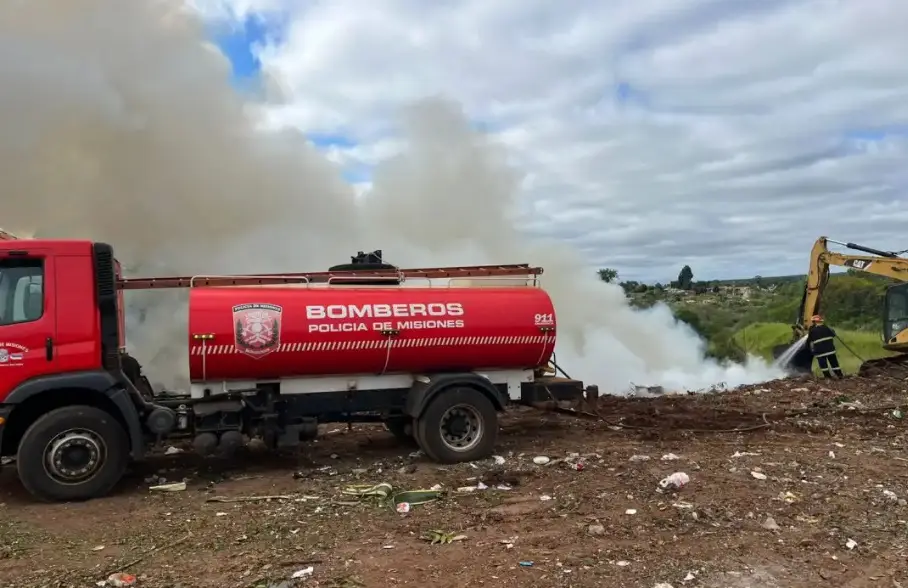 Incendio en el barrio San Isidro de Posadas fue controlado por los bomberos