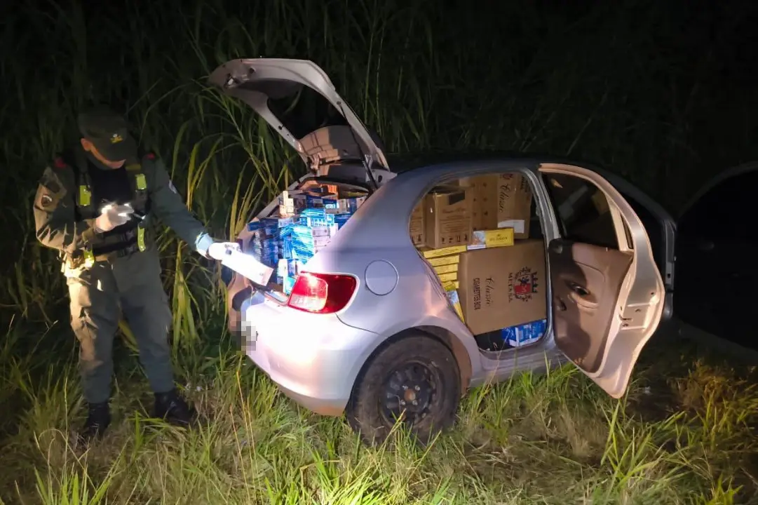 Abandonaron un auto con más de 11 mil paquetes de cigarrillos ilegales