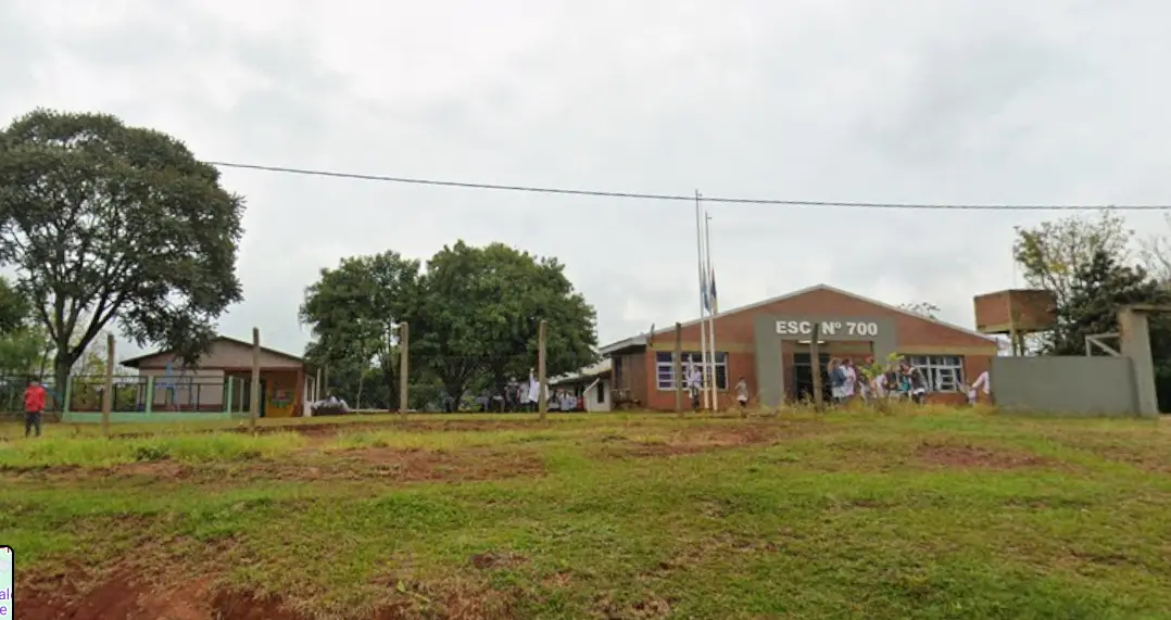 Piden el traslado de una docente de la Escuela 700