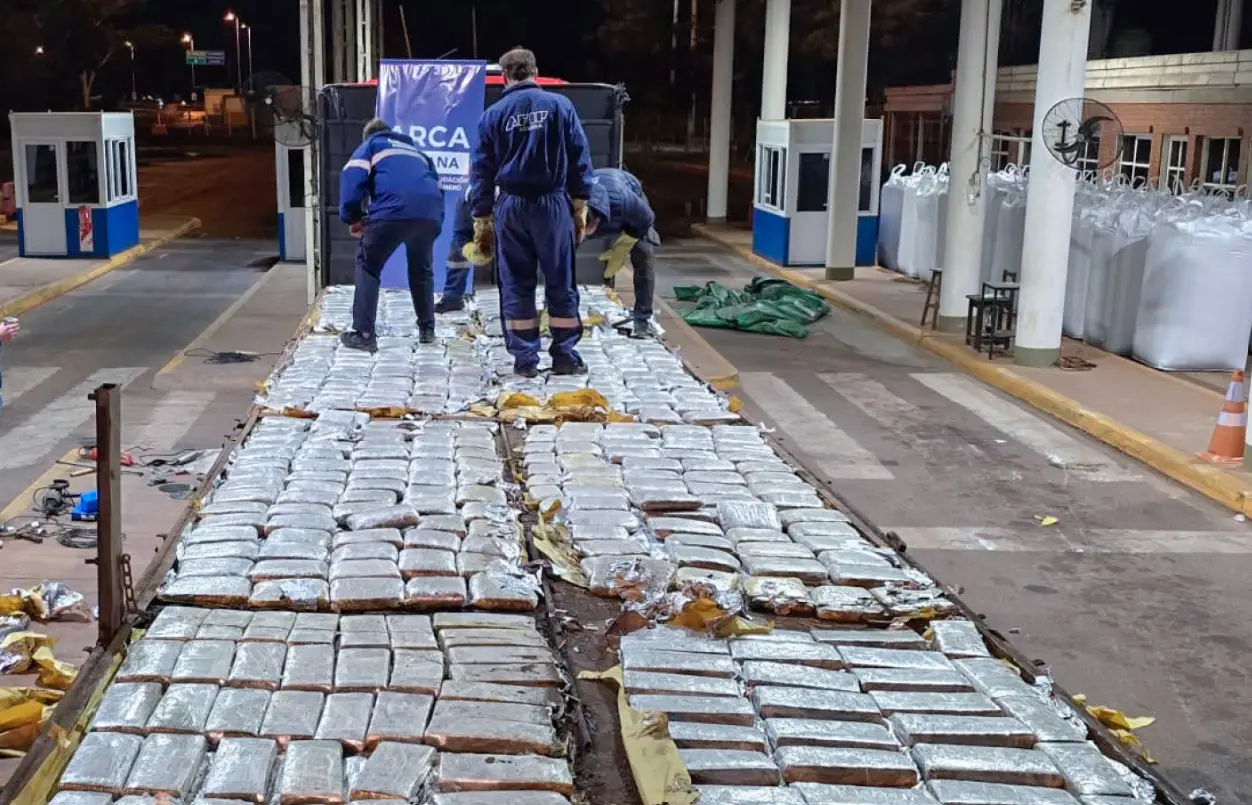 Hallaron 700 kg de marihuana en un camión que transportaba arroz