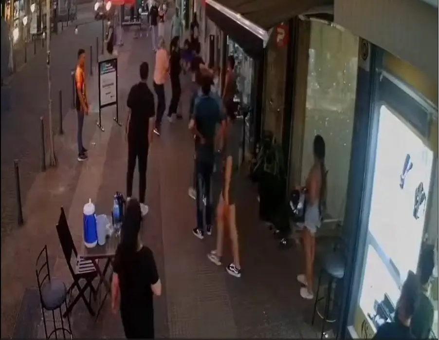 Otra vez “arbolitos” a los golpes en pleno centro posadeño