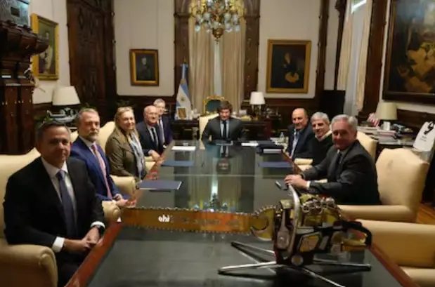 Tras la derrota electoral, el Gobierno formará una mesa política y convocará a gobernadores