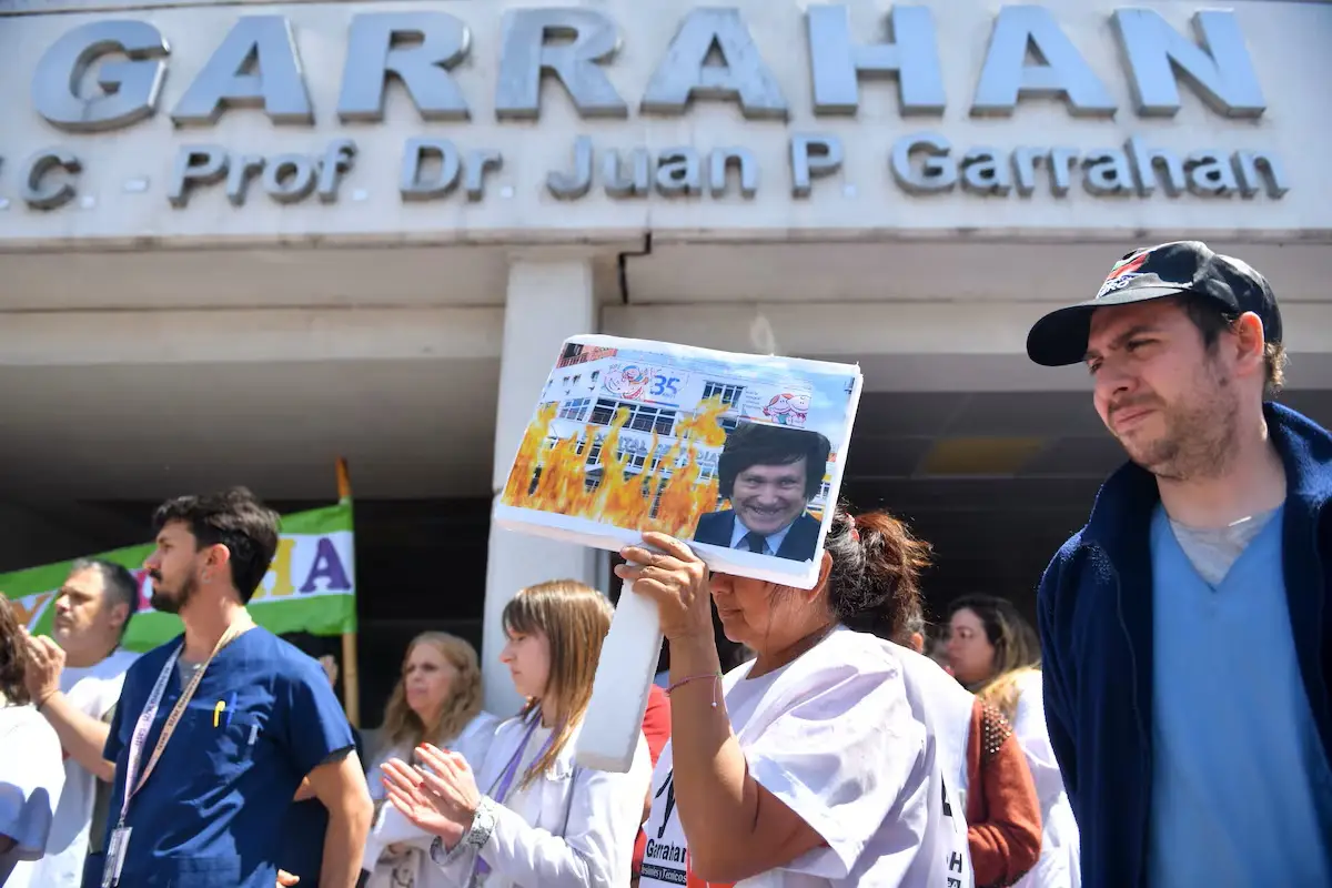 Milei contra el Garrahan: vetó la ley de emergencia pediátrica
