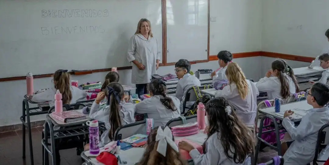 “Humillante” diferencia salarial entre docentes misioneros y correntinos