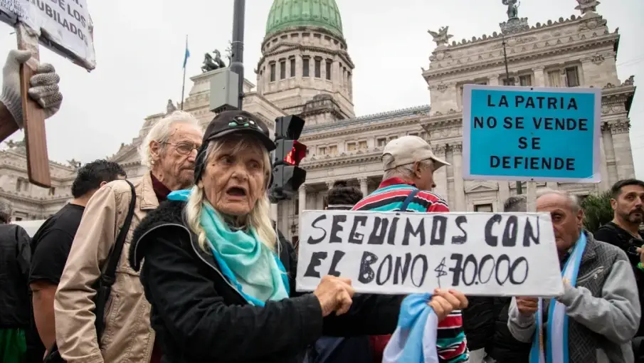 Se conoció el costo fiscal de la prórroga de moratoria y la suba del bono a jubilados