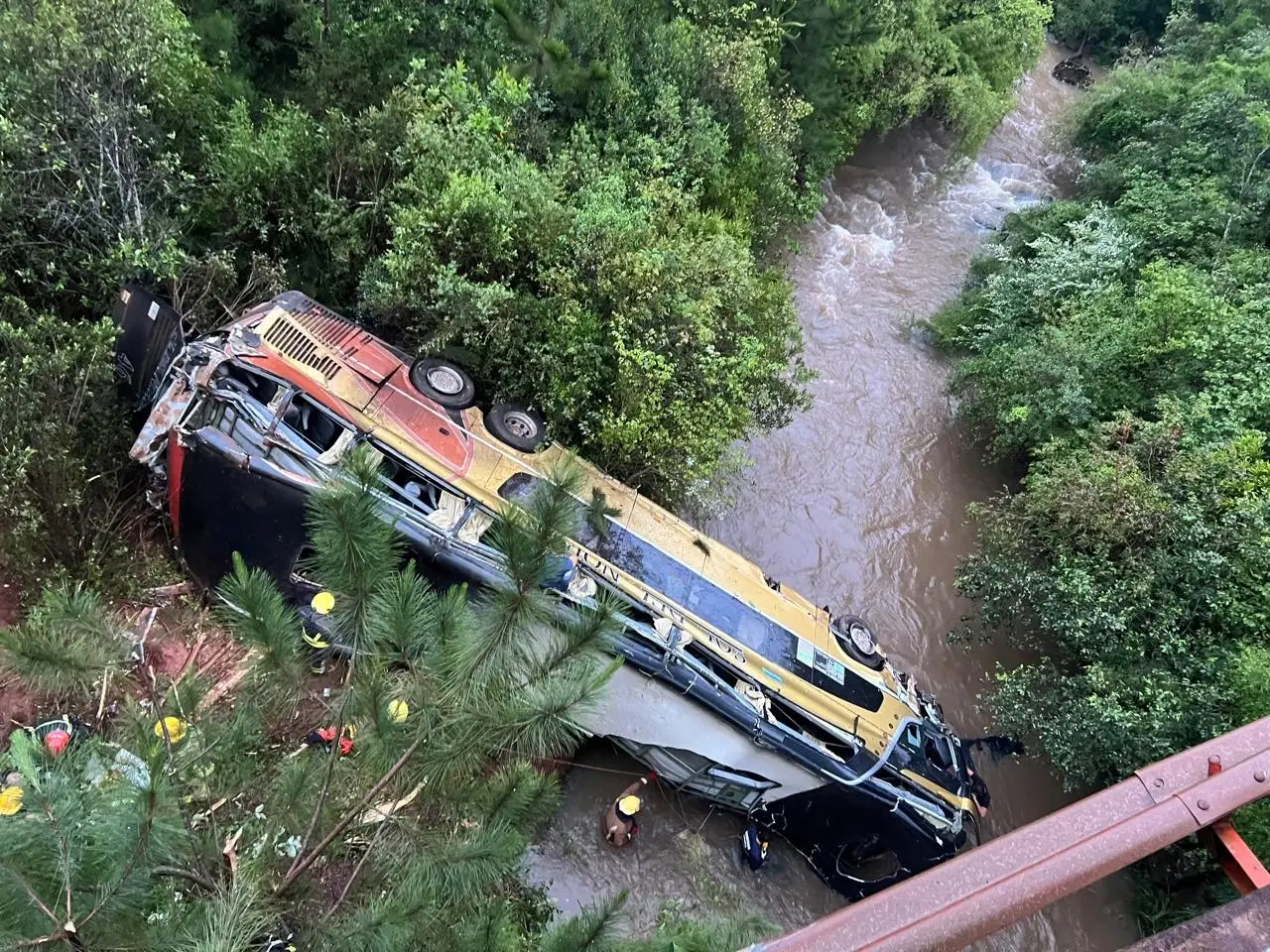 Al menos 7 muertos tras choque y despiste en Campo Viera