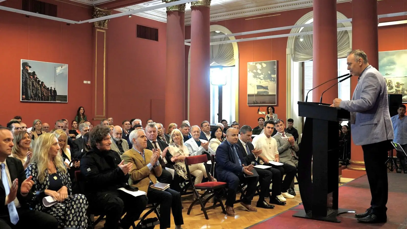 Milei recibió a evangélicos tras negarle una reunión a obispos