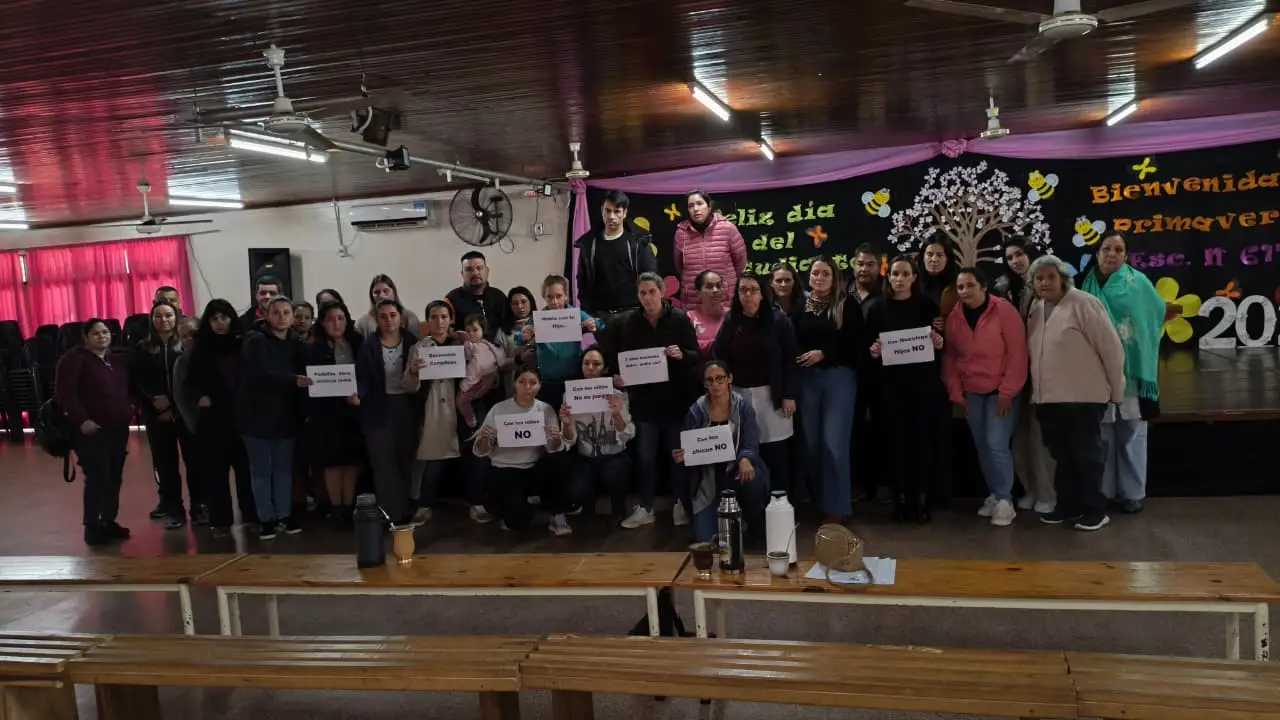 Pedofilia en Escuela 617: “El docente acosador está libre”