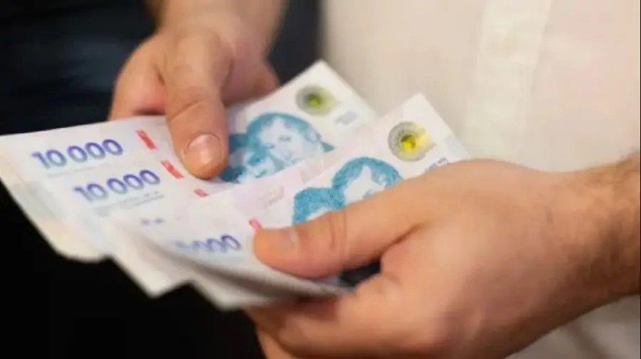 Más de la mitad de los argentinos recurrió a ahorros o deudas para llegar a fin de mes