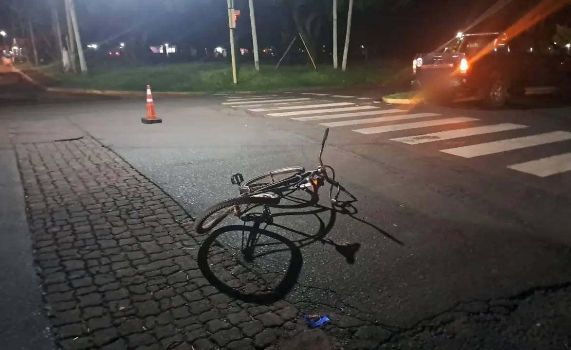 Una camioneta embistió a un ciclista de 78 años de edad