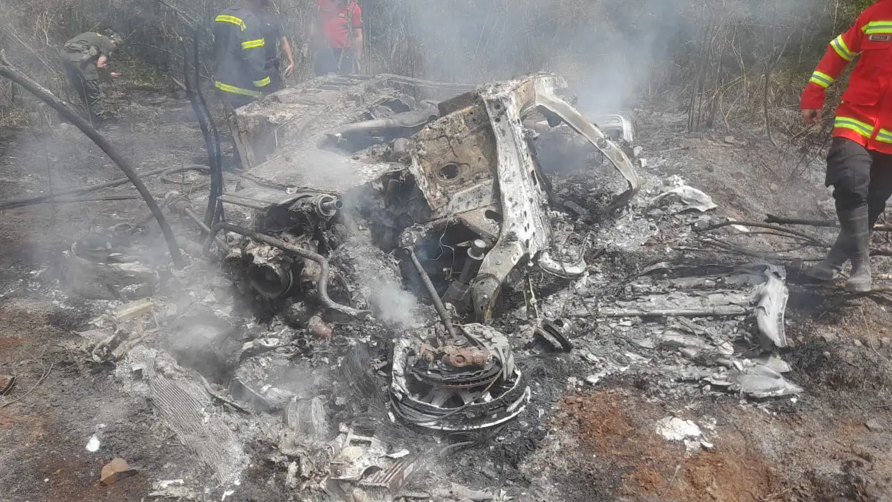 Mártires: Una persona falleció al incendiarse una camioneta