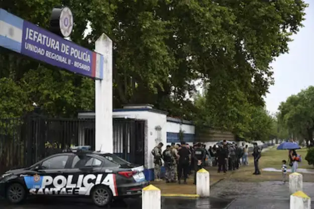 Se acuarteló la policía de Santa Fe en reclamo de mejoras salariales