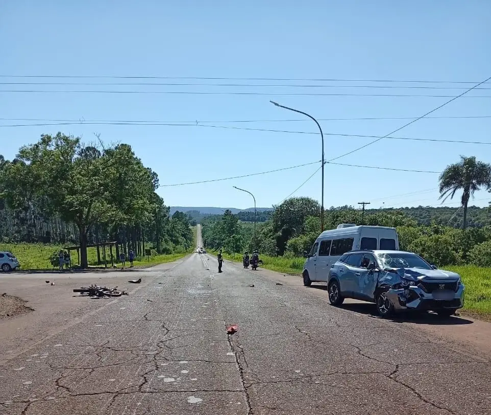 Un joven y un menor con lesiones graves tras un choque