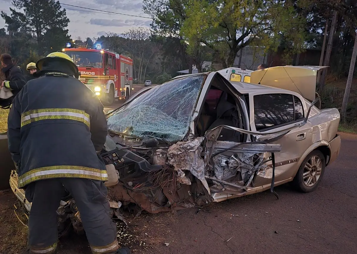 Muere un automovilista en un choque frontal en Alem