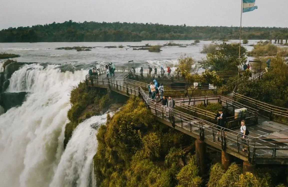 Por la crecida del río, cerraron el acceso a la Garganta del Diablo