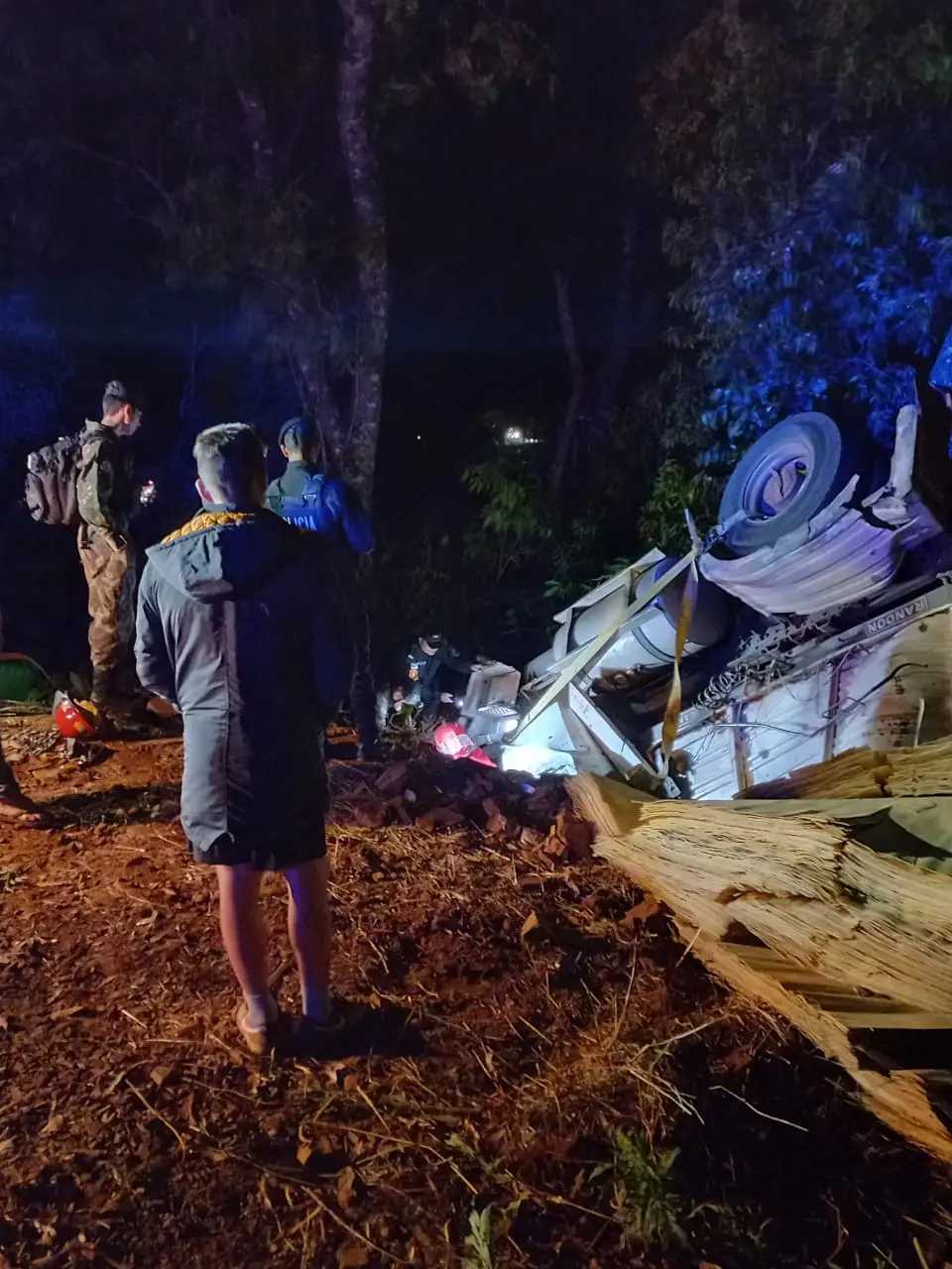 Pozo Azul: murió un hombre tras vuelco de un camión