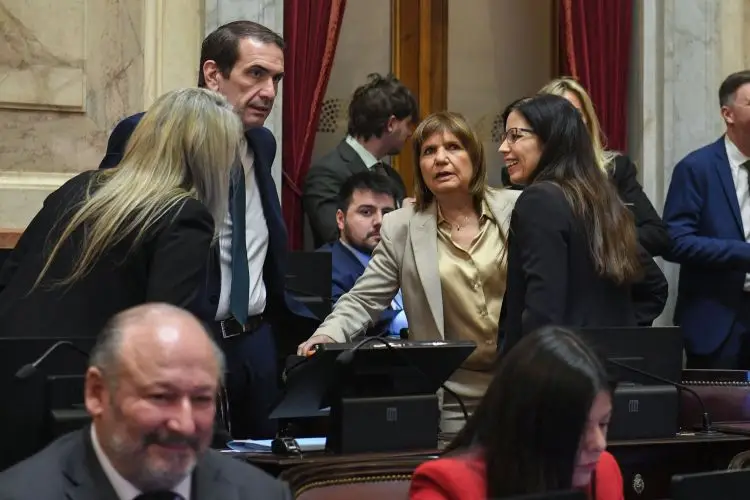 Se cayo la sesión y el Senado la dio una semana más a Adorni
