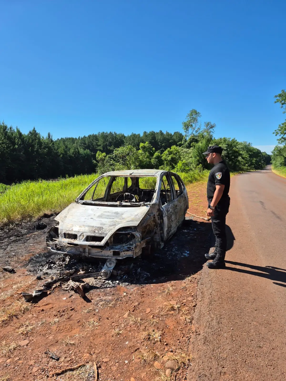 El Alcázar: hallaron un vehículo totalmente incinerado