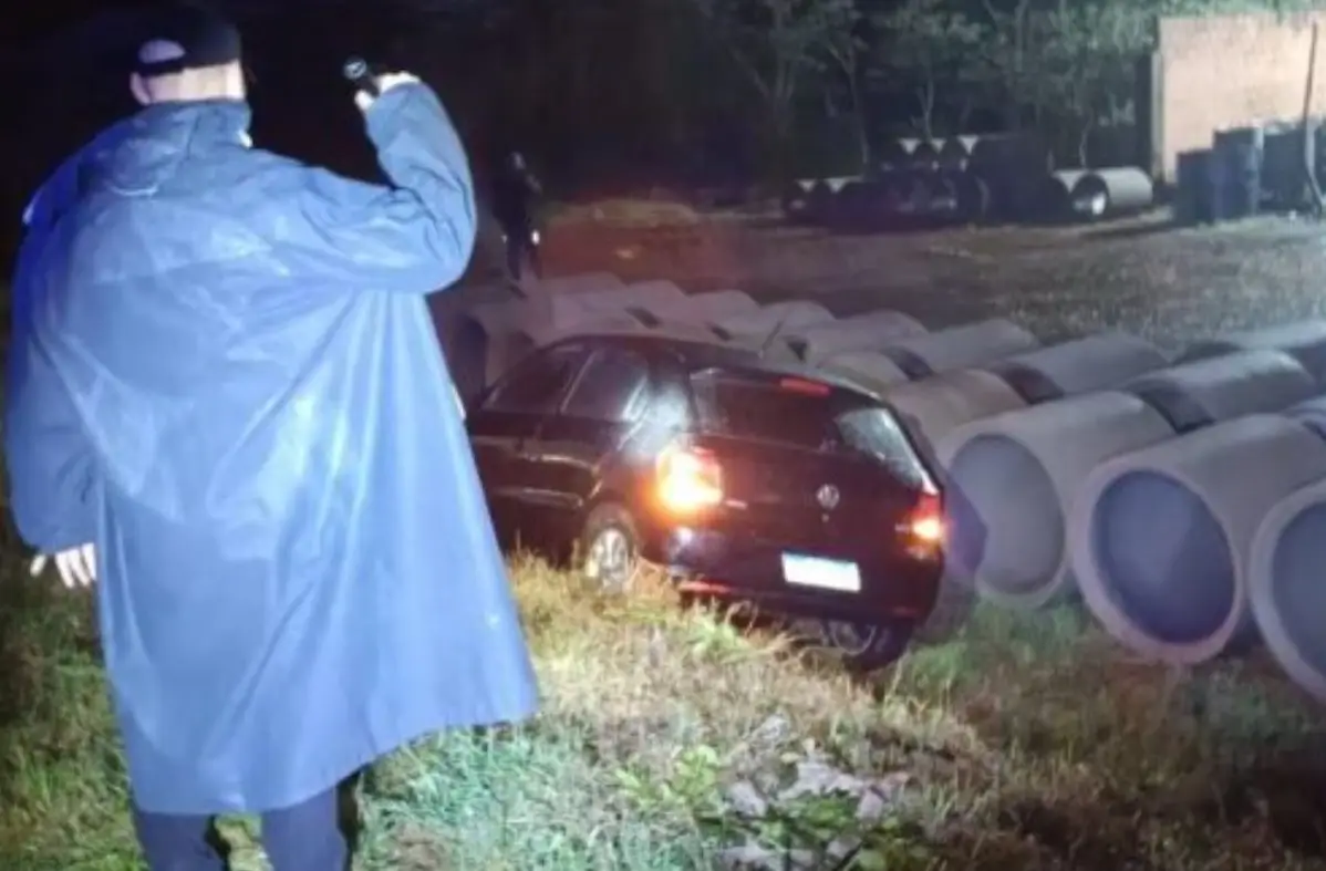 Auto despistó tras chocar contra un raído de yerba mate