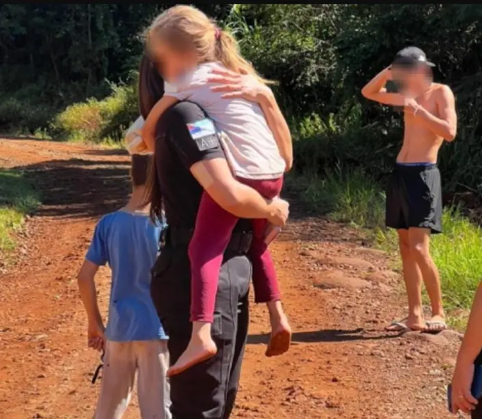 Hallan a una niña extraviada tras intensa búsqueda en 25 de Mayo