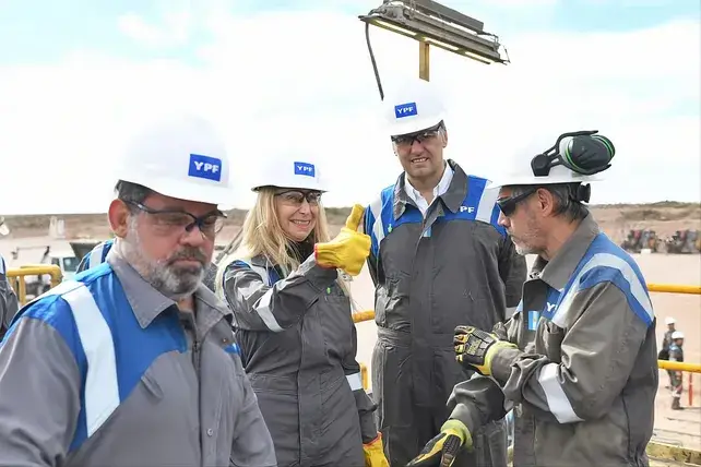 En el directorio de YPF: “Adorni va a cobrar $94 millones mensuales”