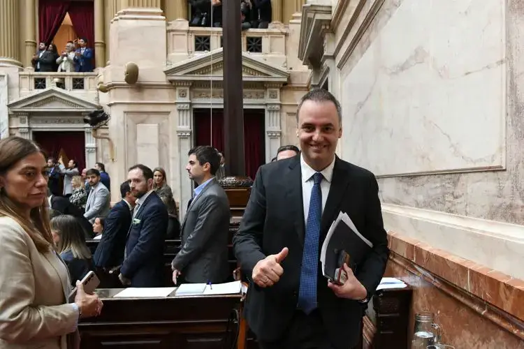 Malestar entre los senadores libertarios porque Adorni los convocó a la Rosada