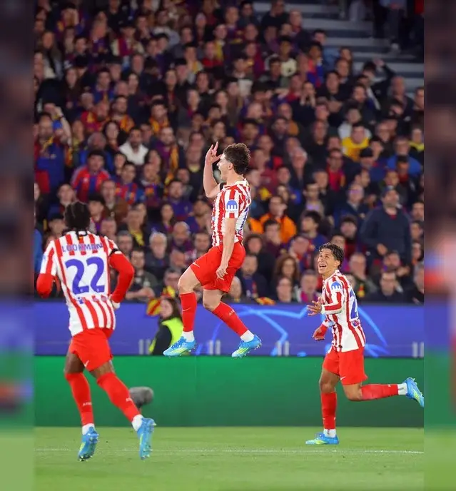Con un golazo de Julián Álvarez, Atlético de Madrid venció al Barcelona