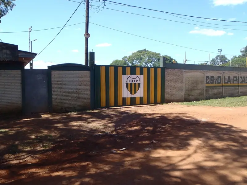 Murió mientras realizaba trabajos de electricidad en una cancha