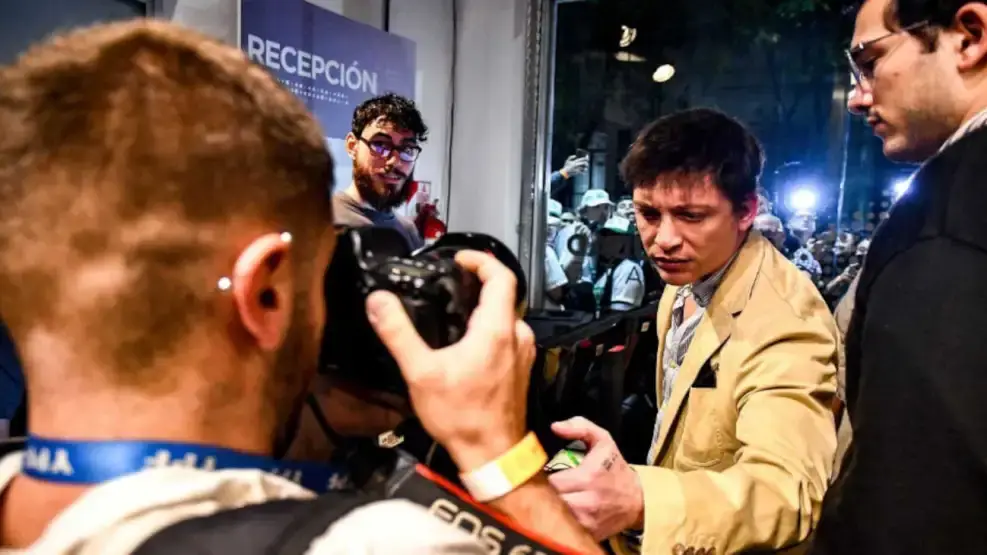 El asesor presidencial Santiago Caputo amenazó a un fotógrafo
