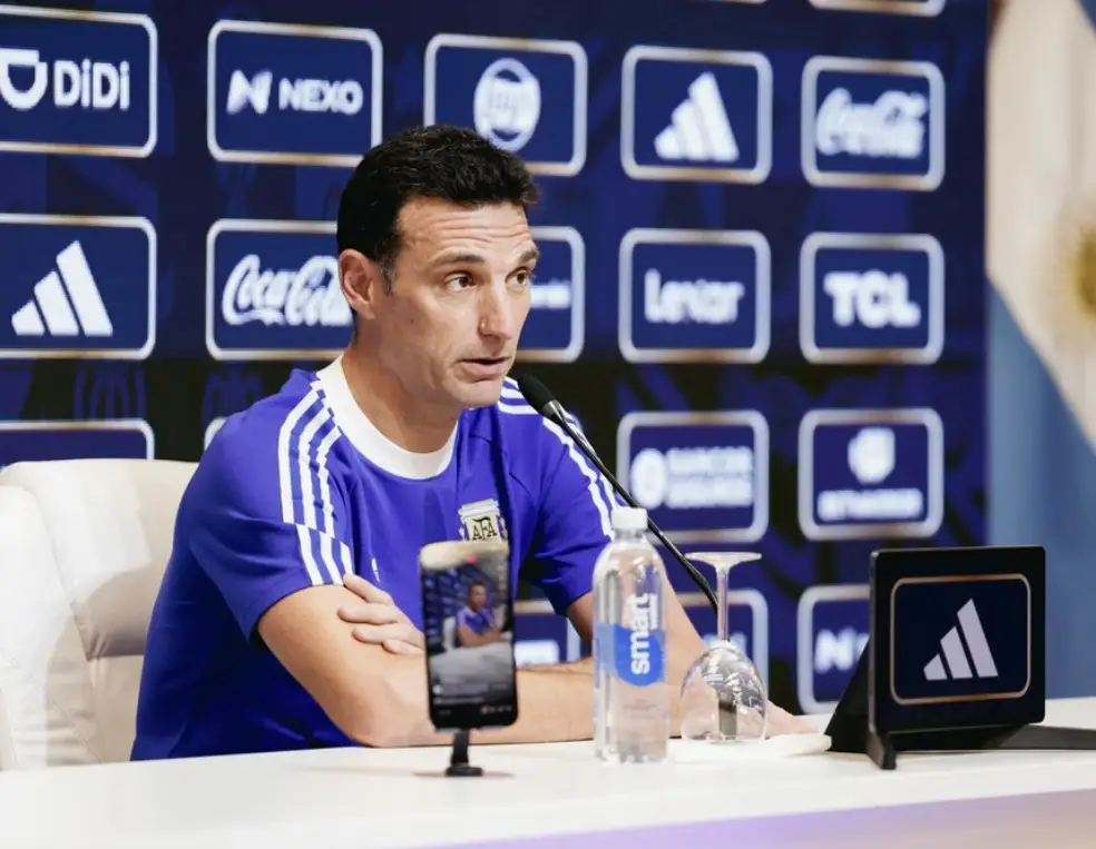 Scaloni: “Messi va a jugar los dos partidos”