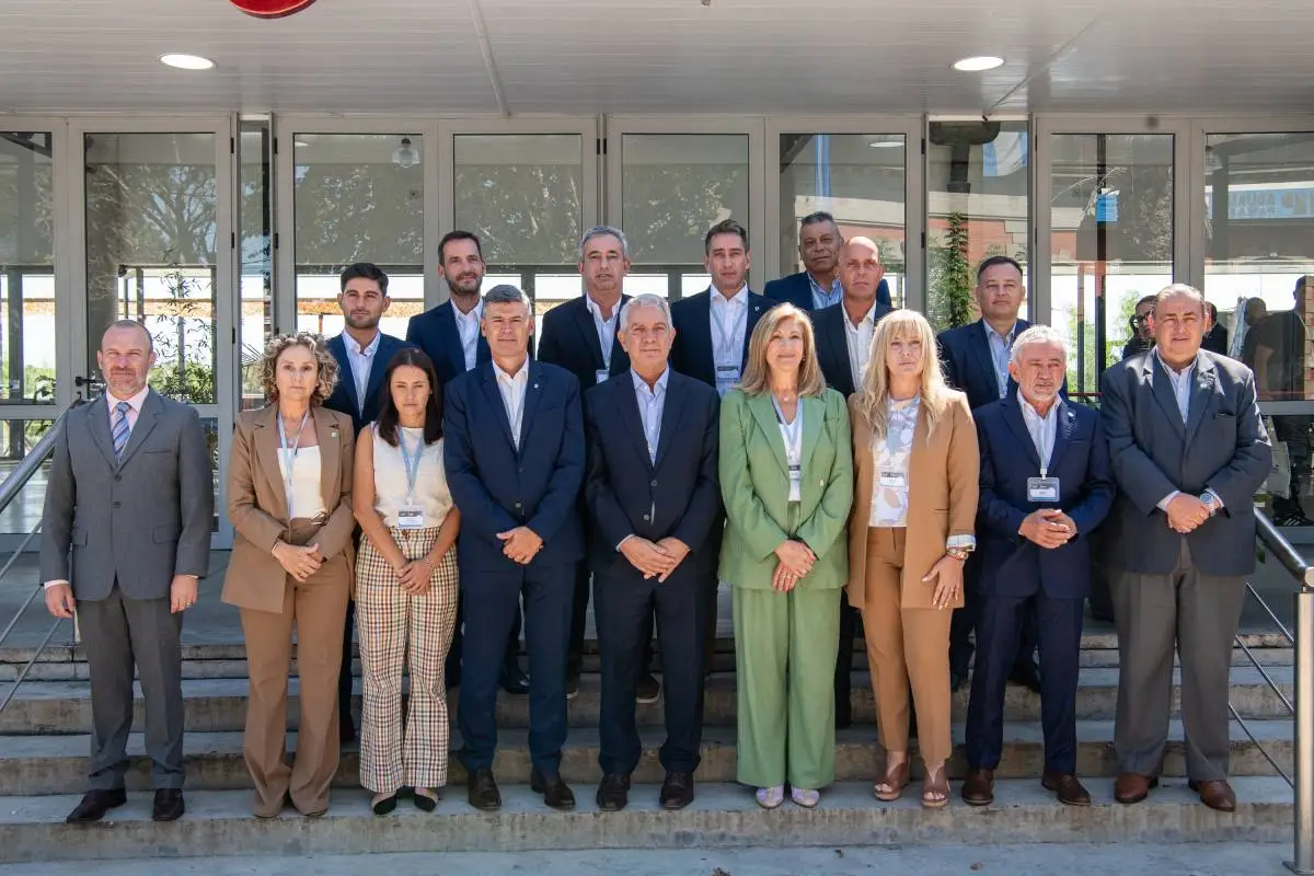 “Los Municipios sostenemos lo que la Nación abandona”