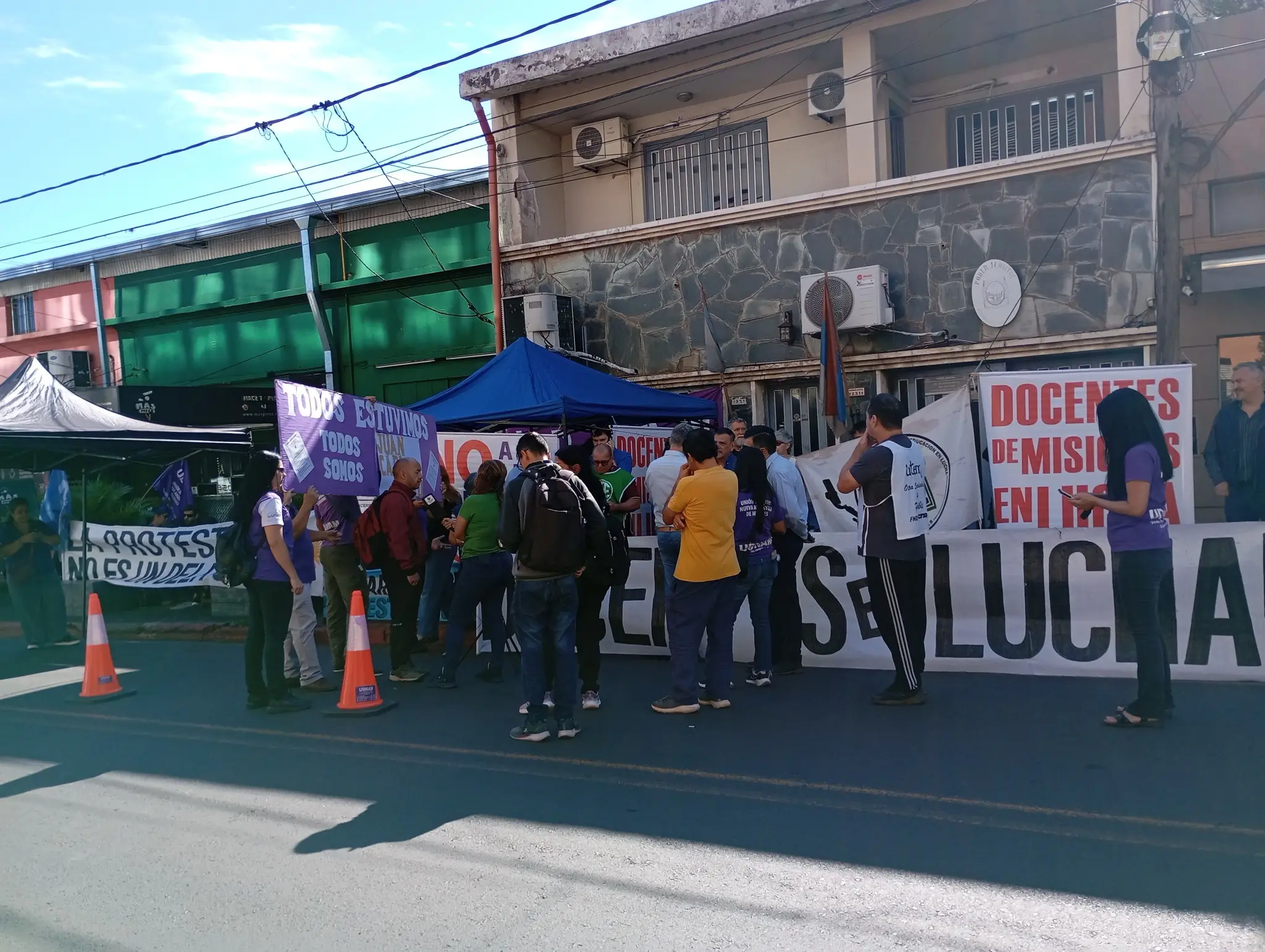 Docentes protestaron frente al juzgado de Balor