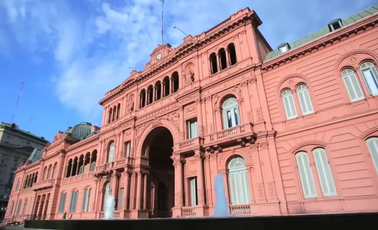Suspenden el ingreso de periodistas a Casa Rosada vinculados con campaña rusa