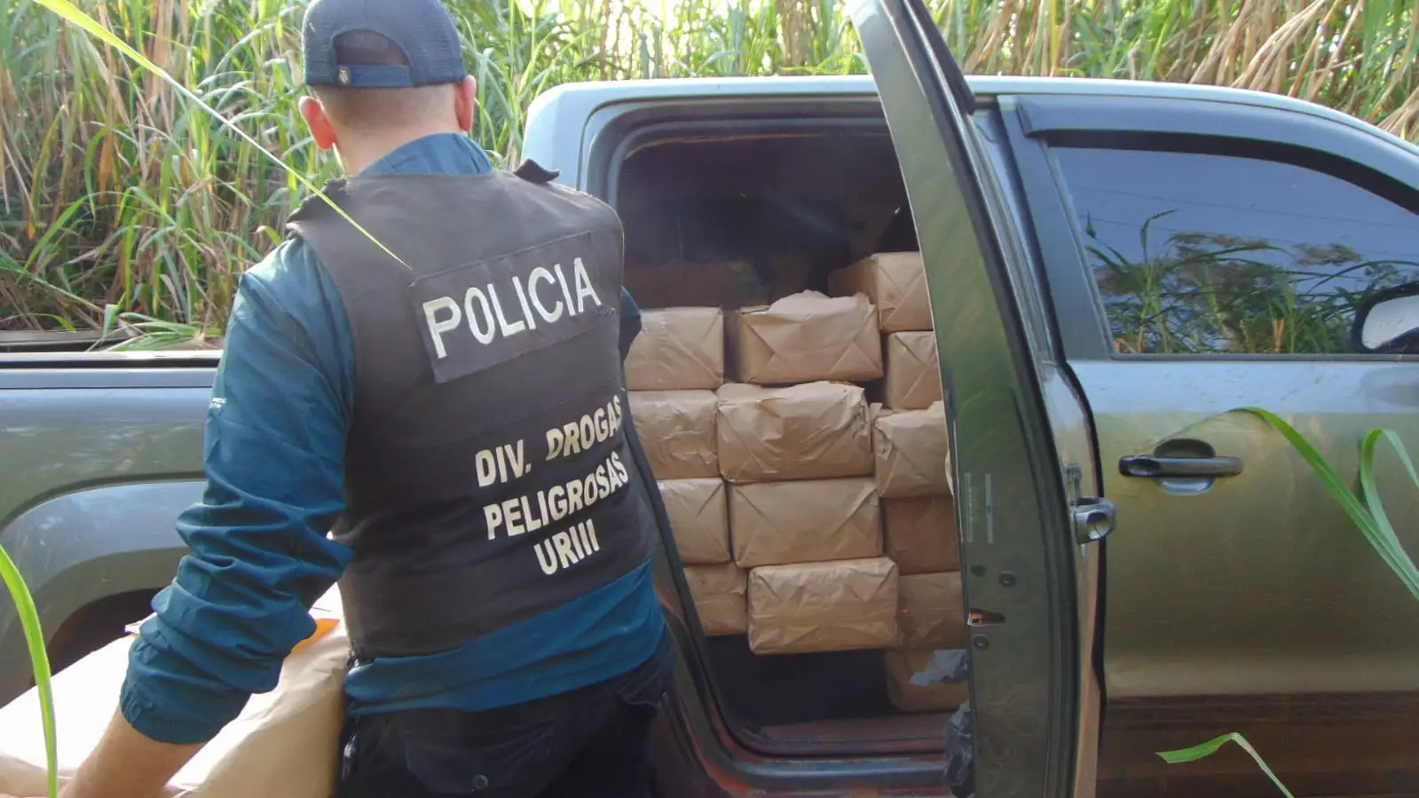 Frustraron la fuga de una camioneta con 900 kilos de marihuana
