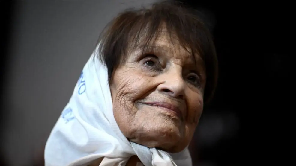 Falleció Taty Almeida, la referente de Madres de Plaza de Mayo