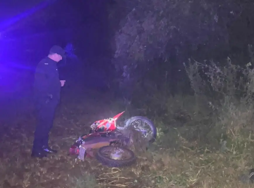 Despistó con su moto en Corpus y fue internado en el Hospital Madariaga